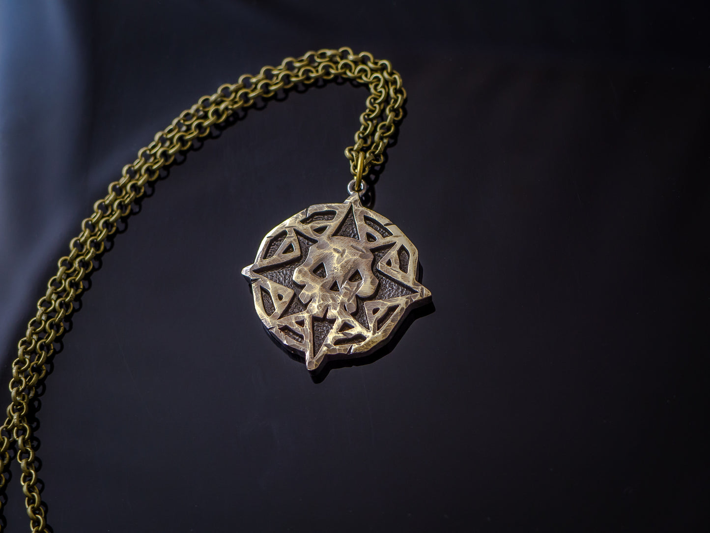 Sea of Thieves Vanguard Pendant - image 4