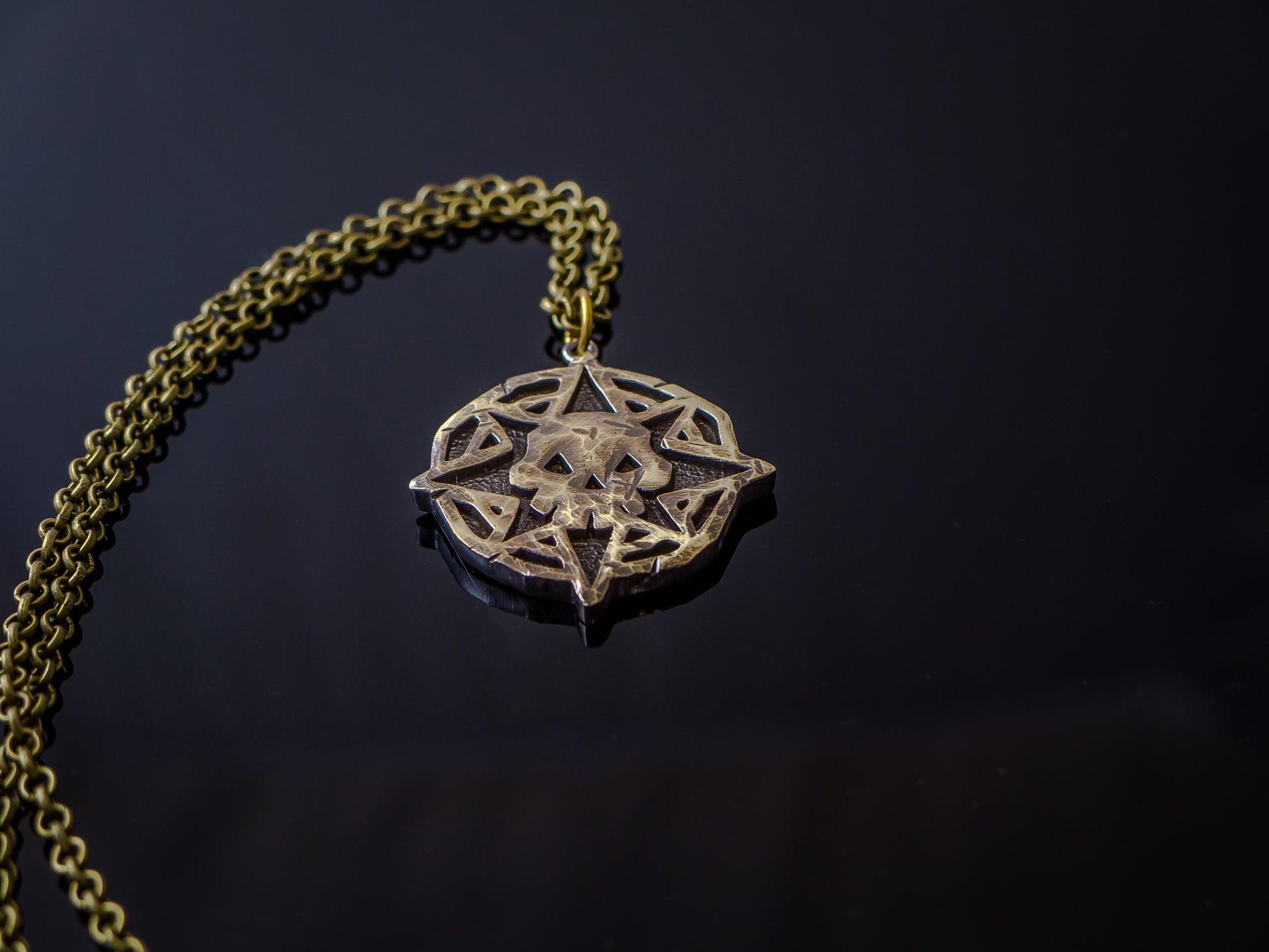 Sea of Thieves Vanguard Pendant - image 3